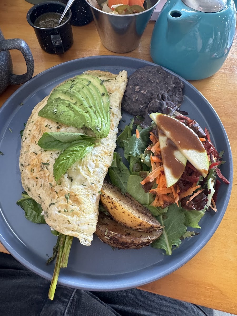 Calmate Cafe - Photo 4