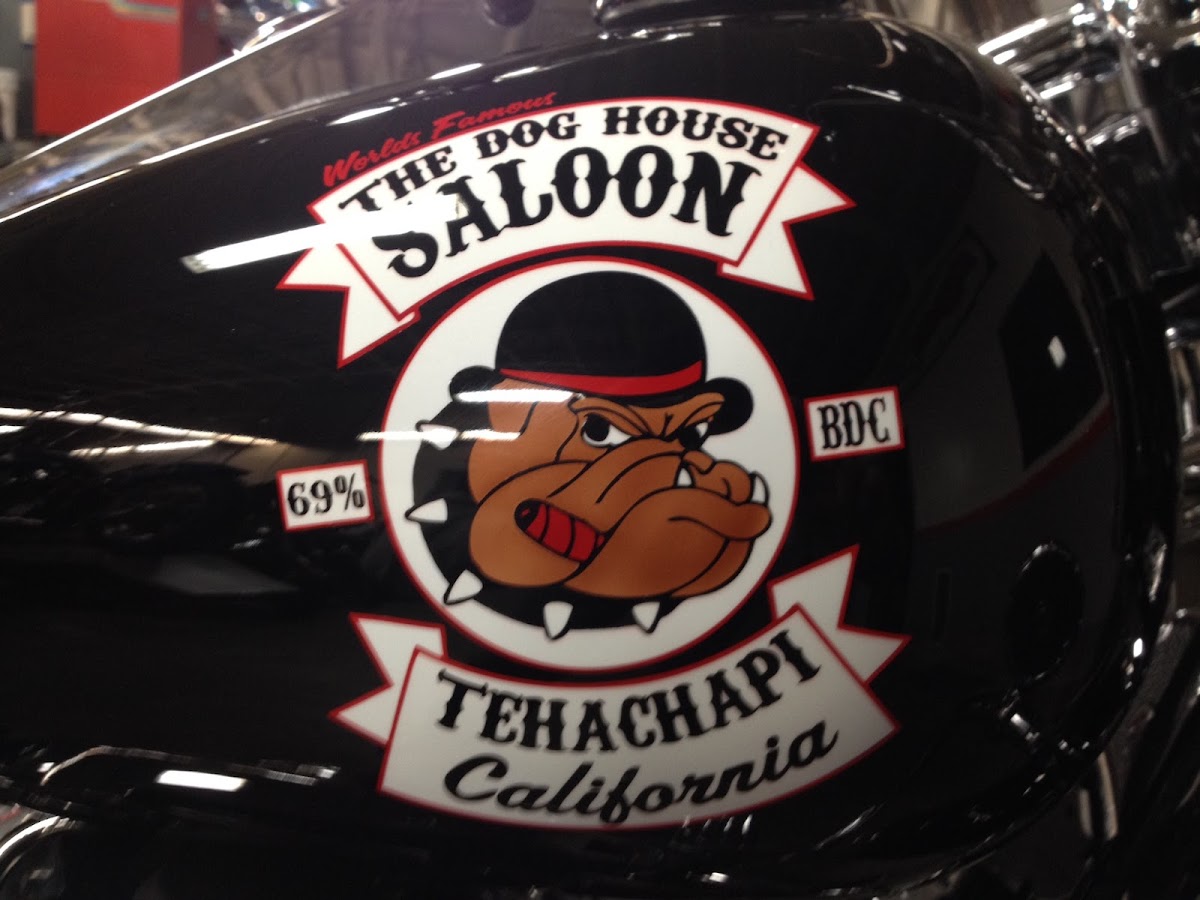 The Dog House Saloon - Photo 2