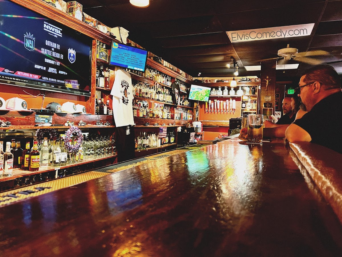 The Dog House Saloon - Photo 3