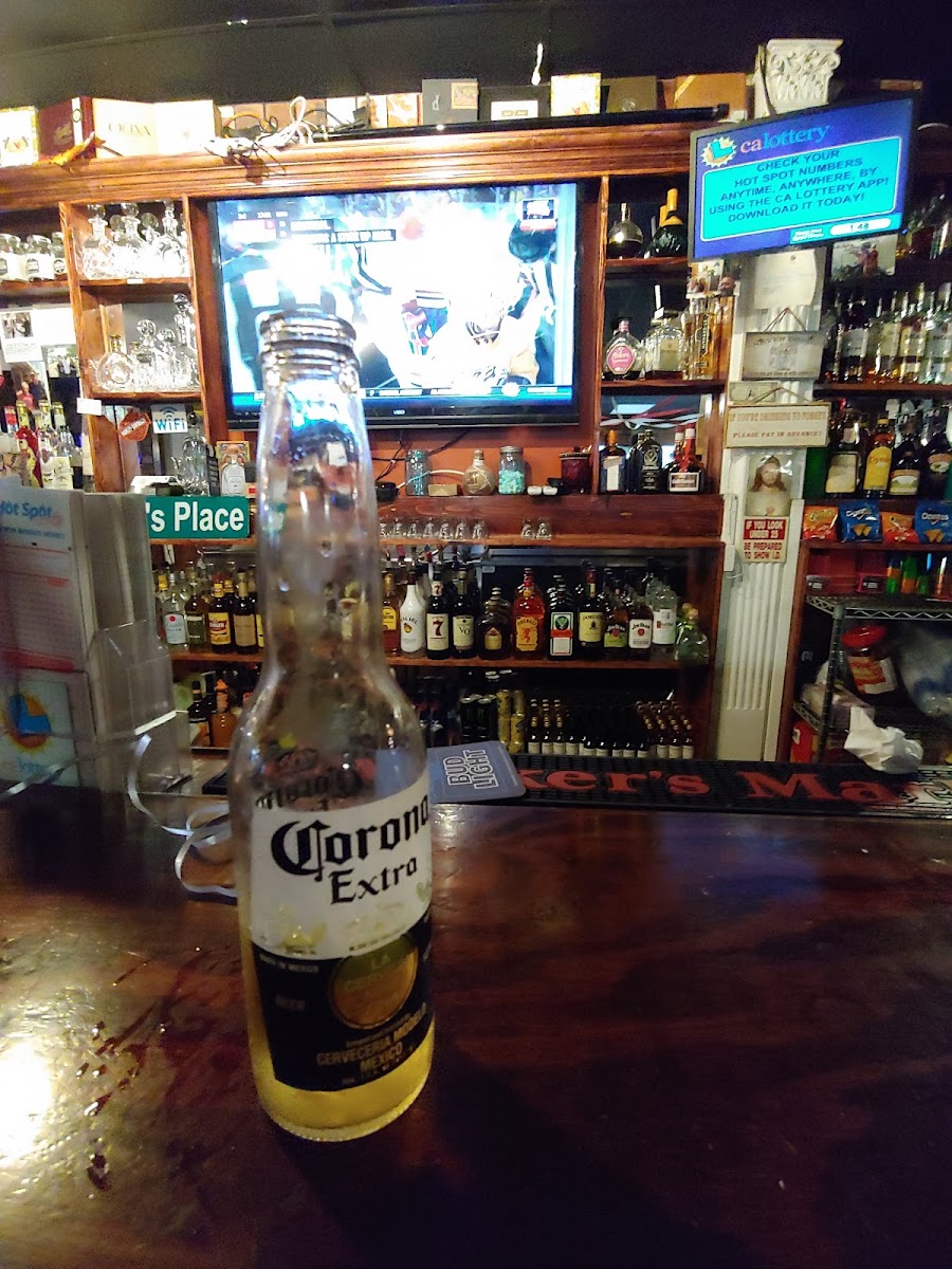 The Dog House Saloon - Photo 7
