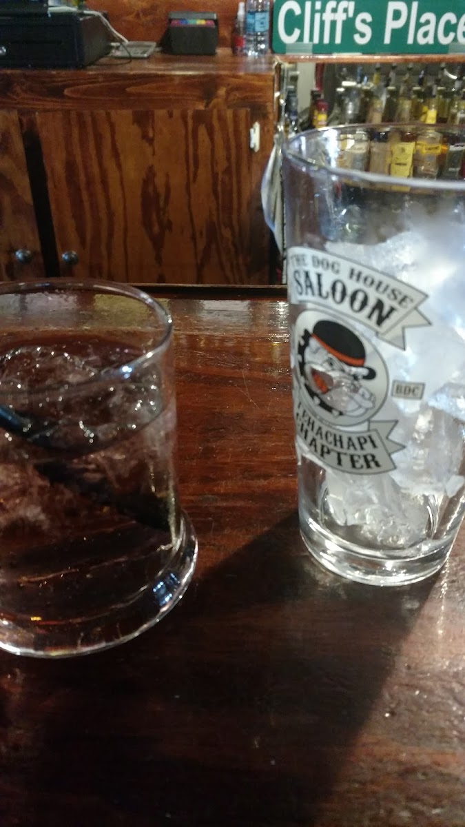 The Dog House Saloon - Photo 8