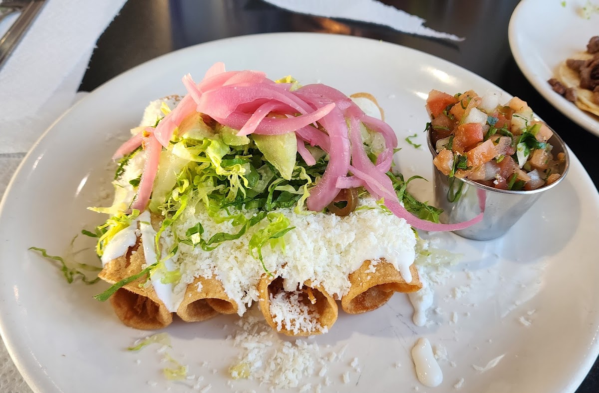 Buenos Dias Mexican Cuisine - Photo 2
