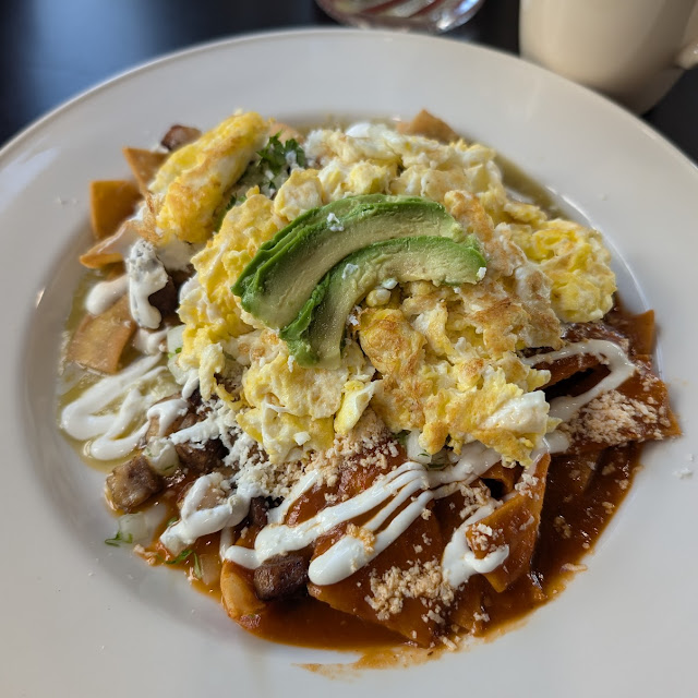 Chilaquiles Con Huevo Y Carne