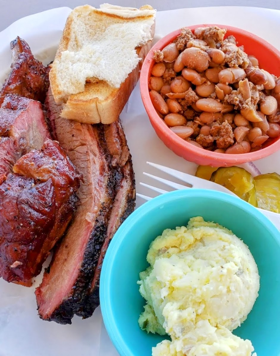 Slim's BBQ - Photo 1
