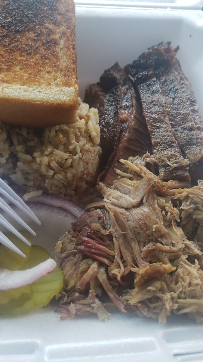 Slim's BBQ - Photo 4