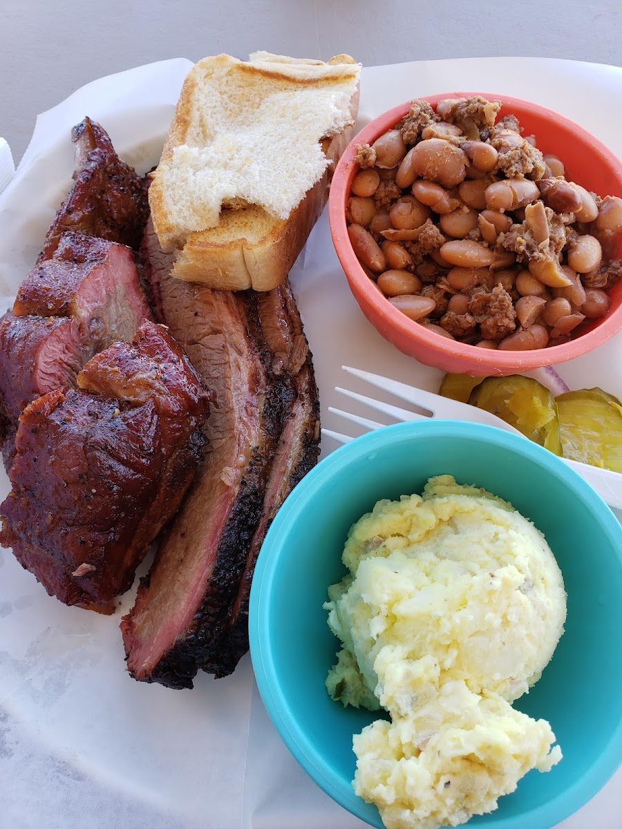 Slim's BBQ - Photo 6