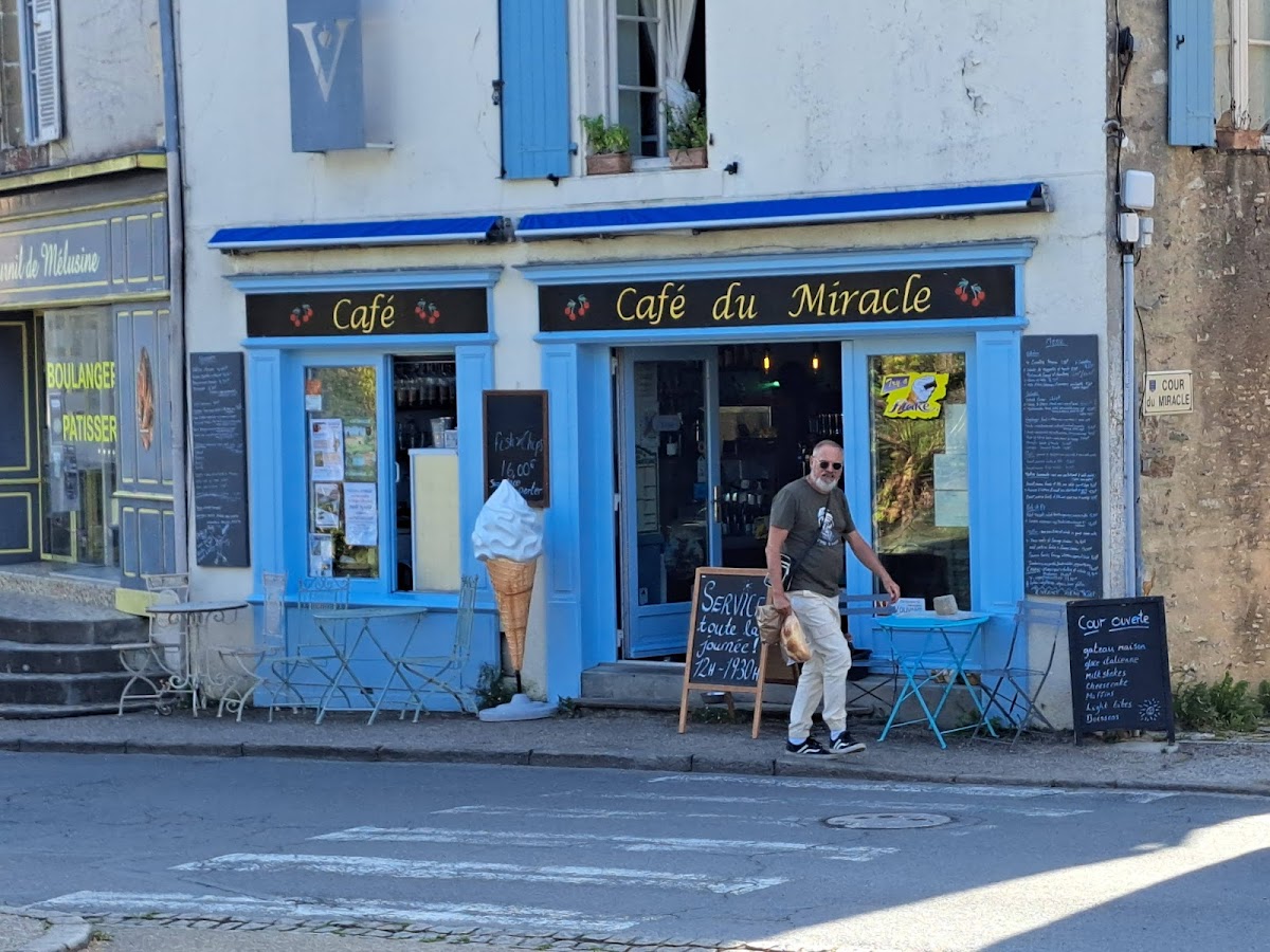 Le Cafe du Miracle