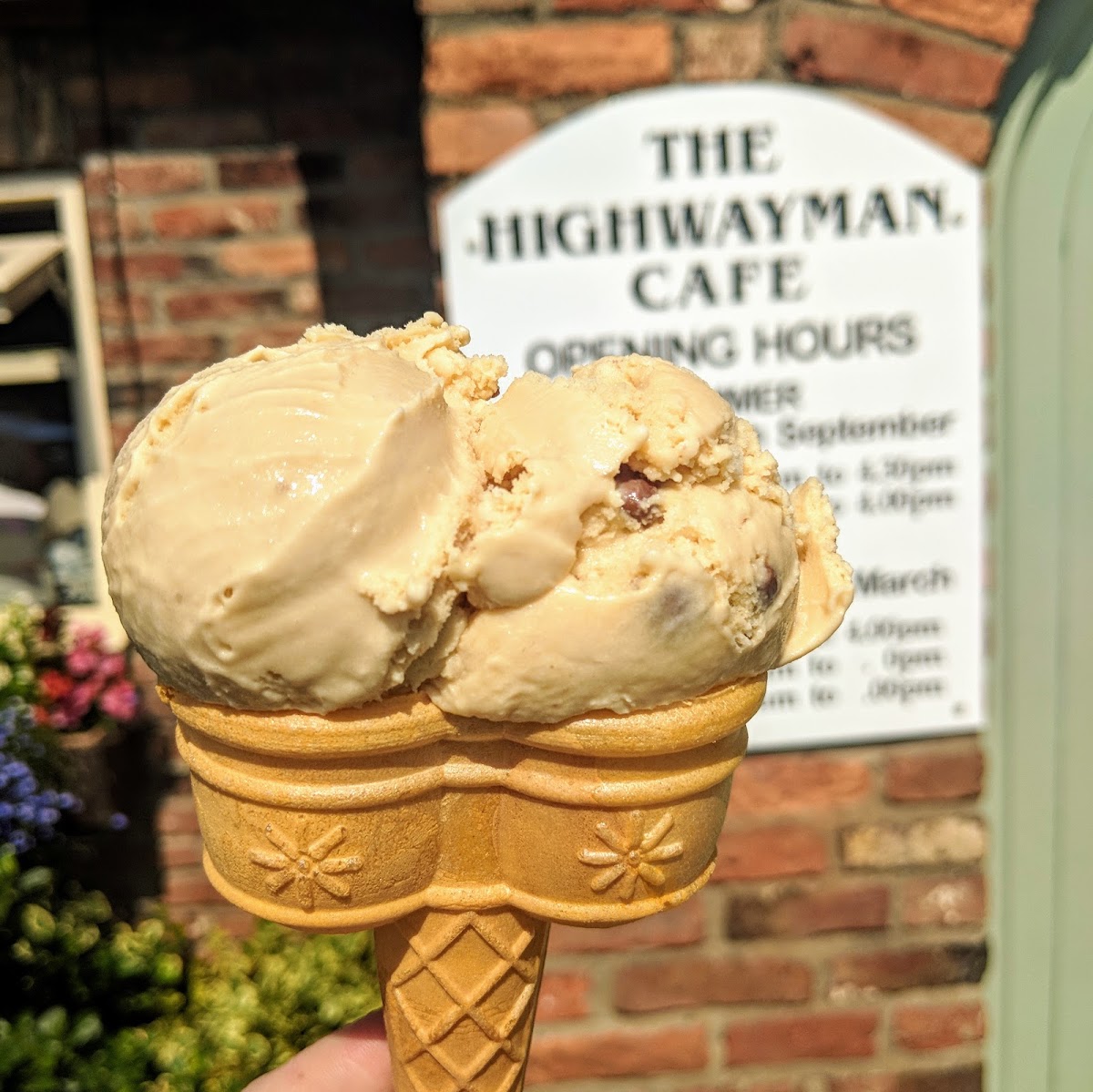 Highwayman Cafe - Photo 7