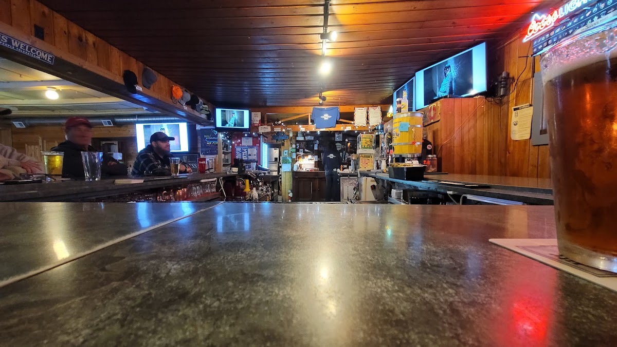 Harpo's Saloon - Photo 2