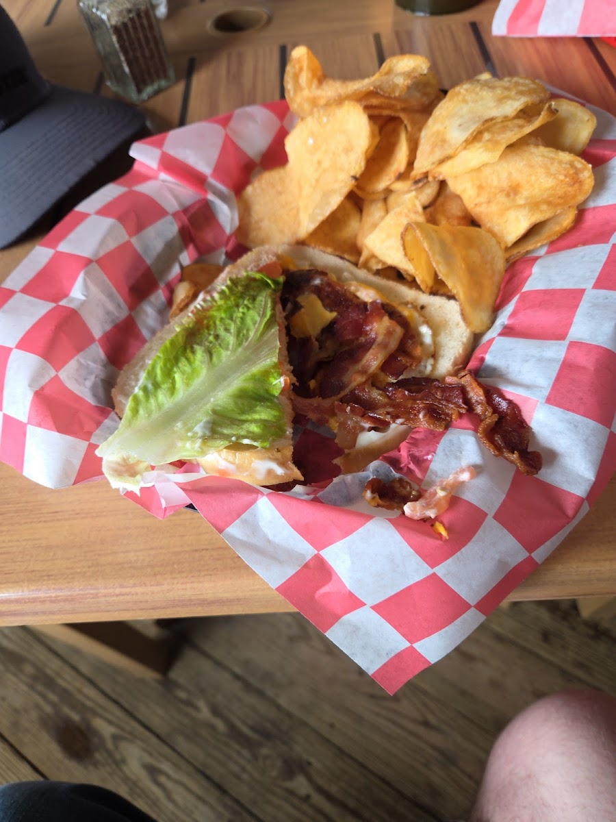 Big M Marina Dock-N-Eat - Photo 2
