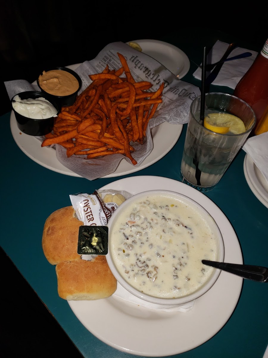 Depot Bar & Grill - Photo 8