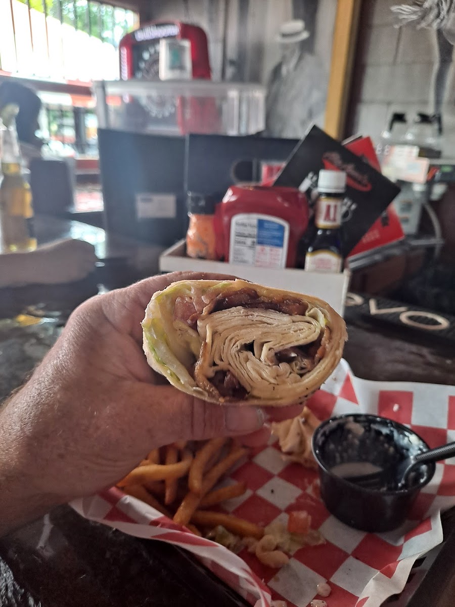 ALY ANNE'S Bar And Grill - Photo 9