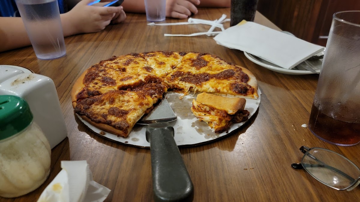 Chuck Wagon Pizza - Photo 9