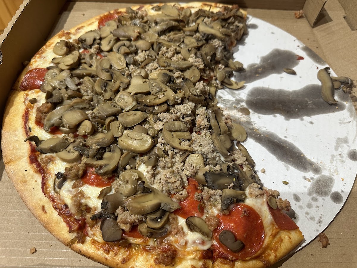 Chuck Wagon Pizza - Photo 3