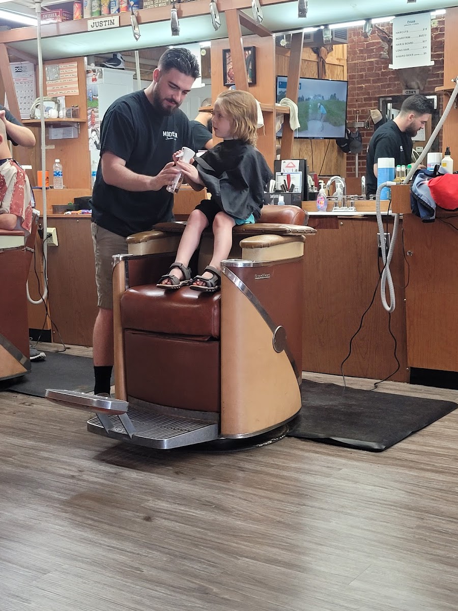 Modern Barber Shop - Photo 1