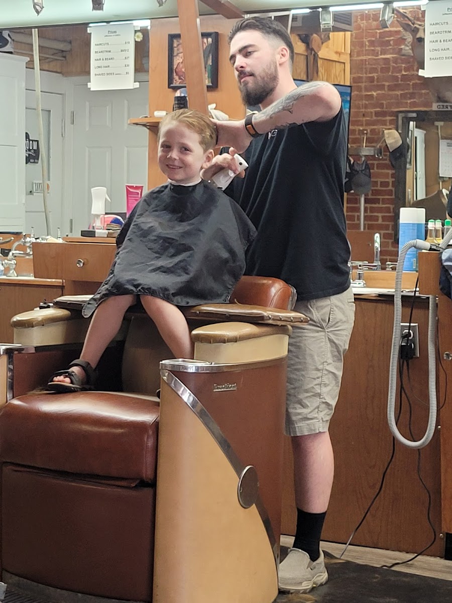 Modern Barber Shop - Photo 3