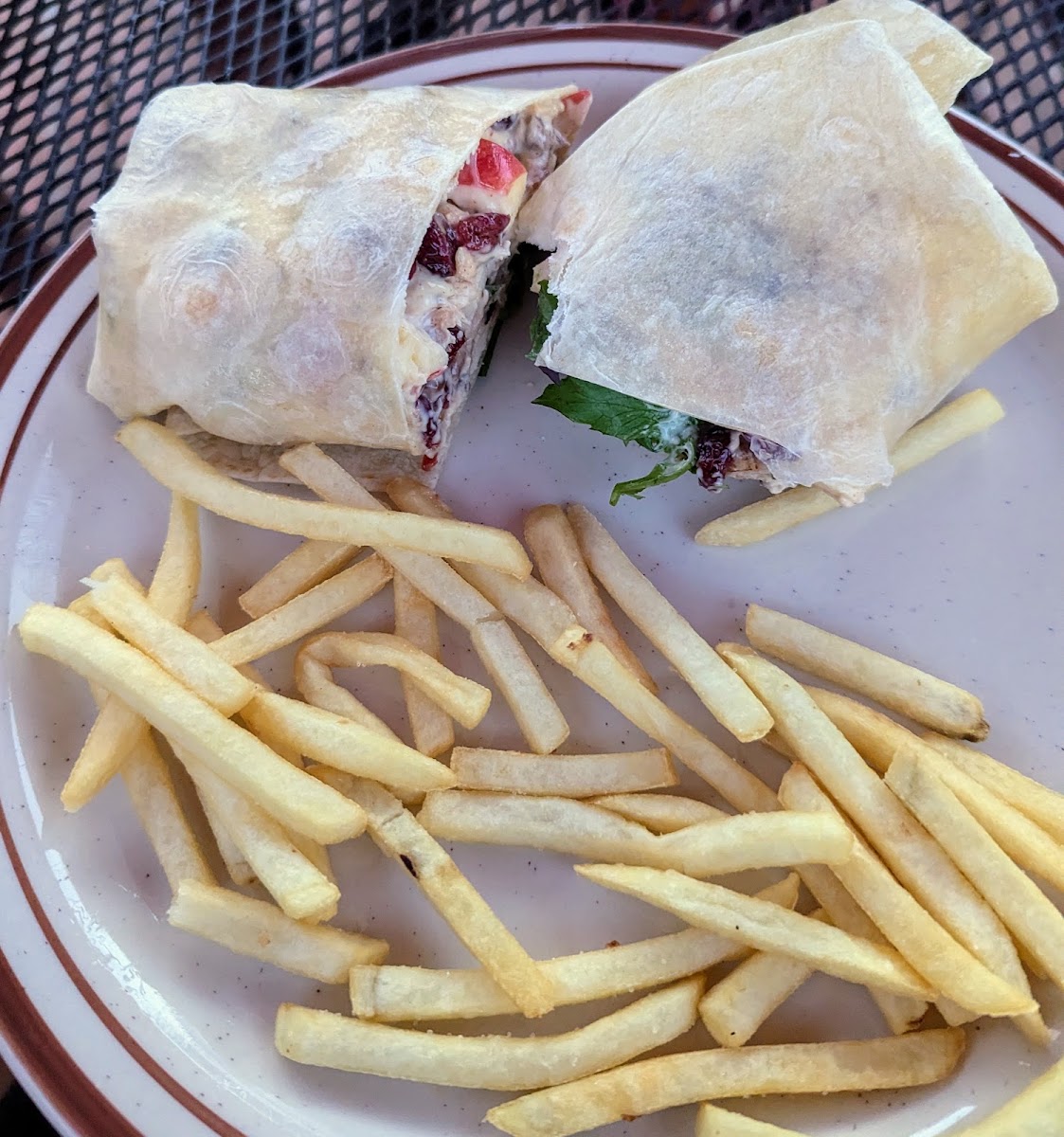 Hooked at Outboards Bar and Grill - Photo 3