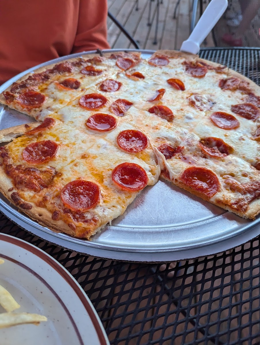 Hooked at Outboards Bar and Grill - Photo 8