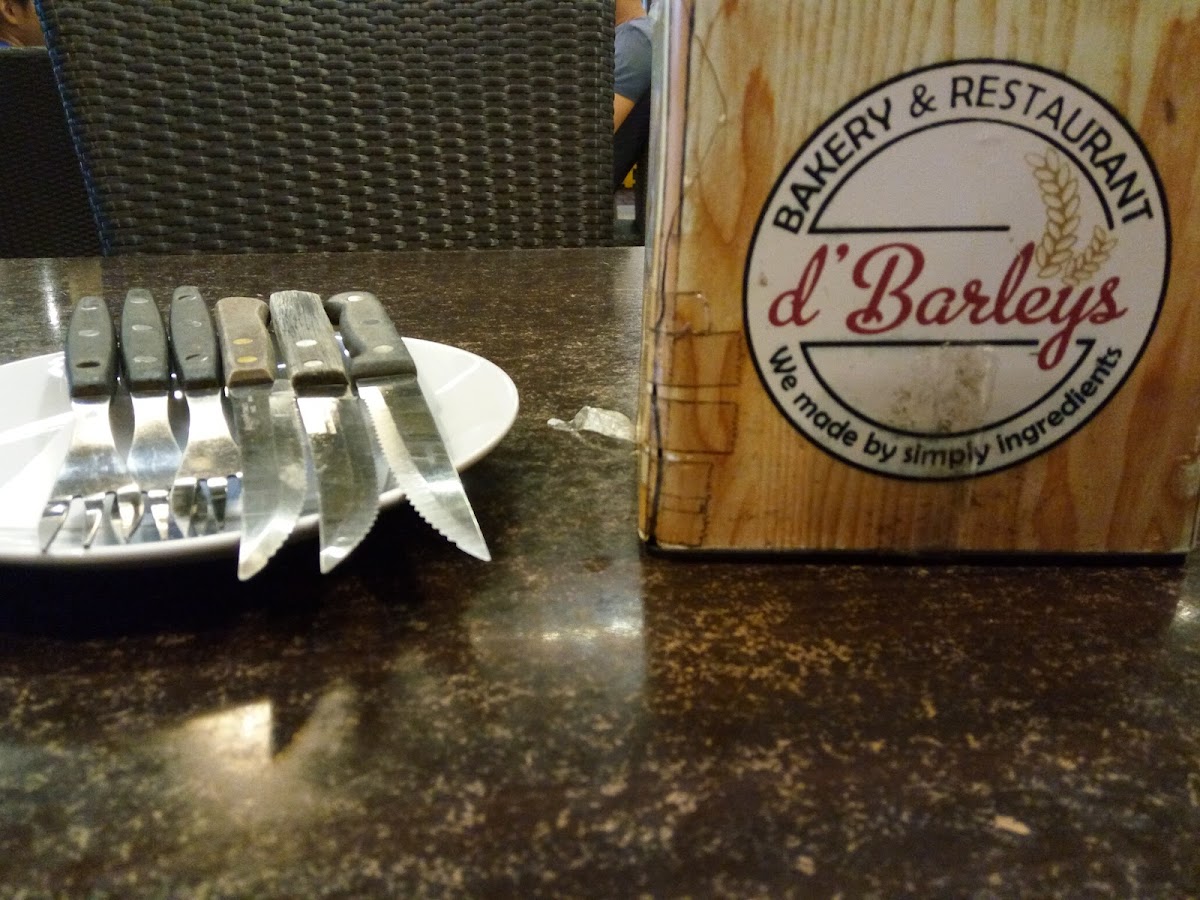 D'Barleys Cafe - Photo 9