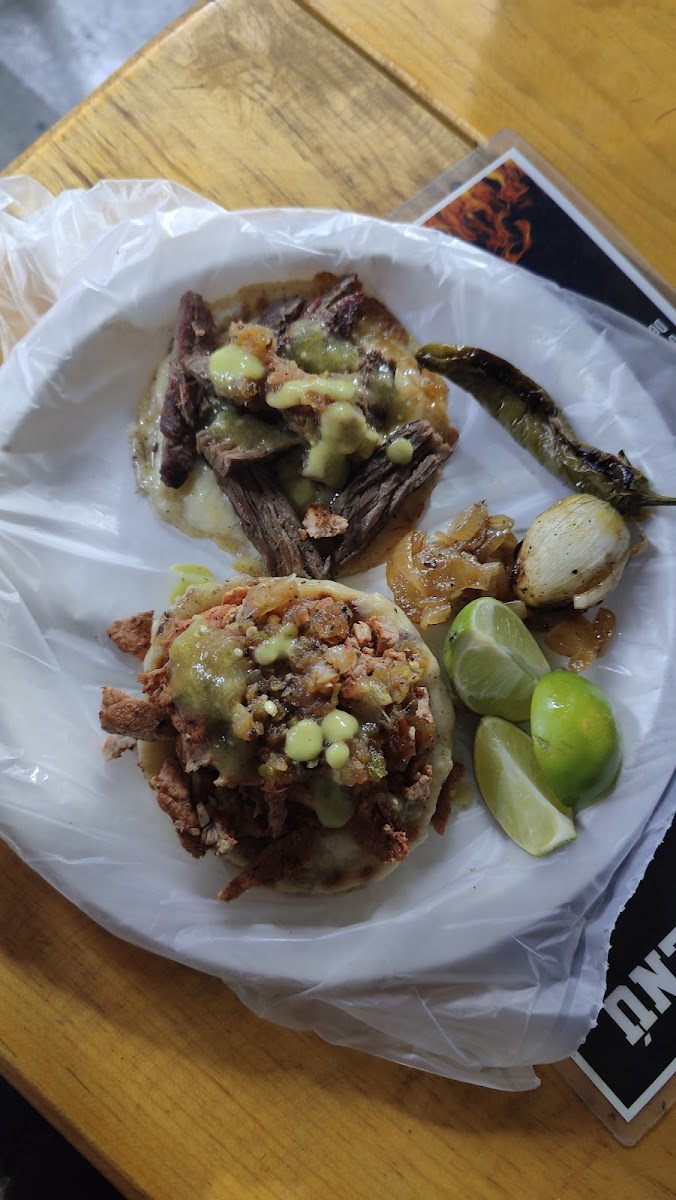 Tacos de asada “Los Carnales” - Photo 4