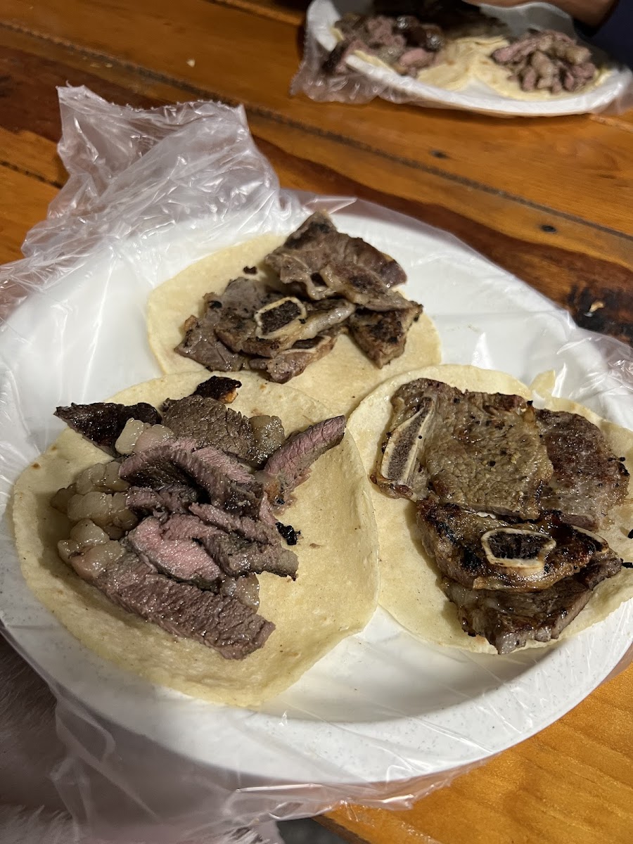 Tacos de asada “Los Carnales” - Photo 5