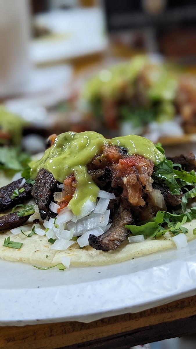 Tacos de asada “Los Carnales” - Photo 6
