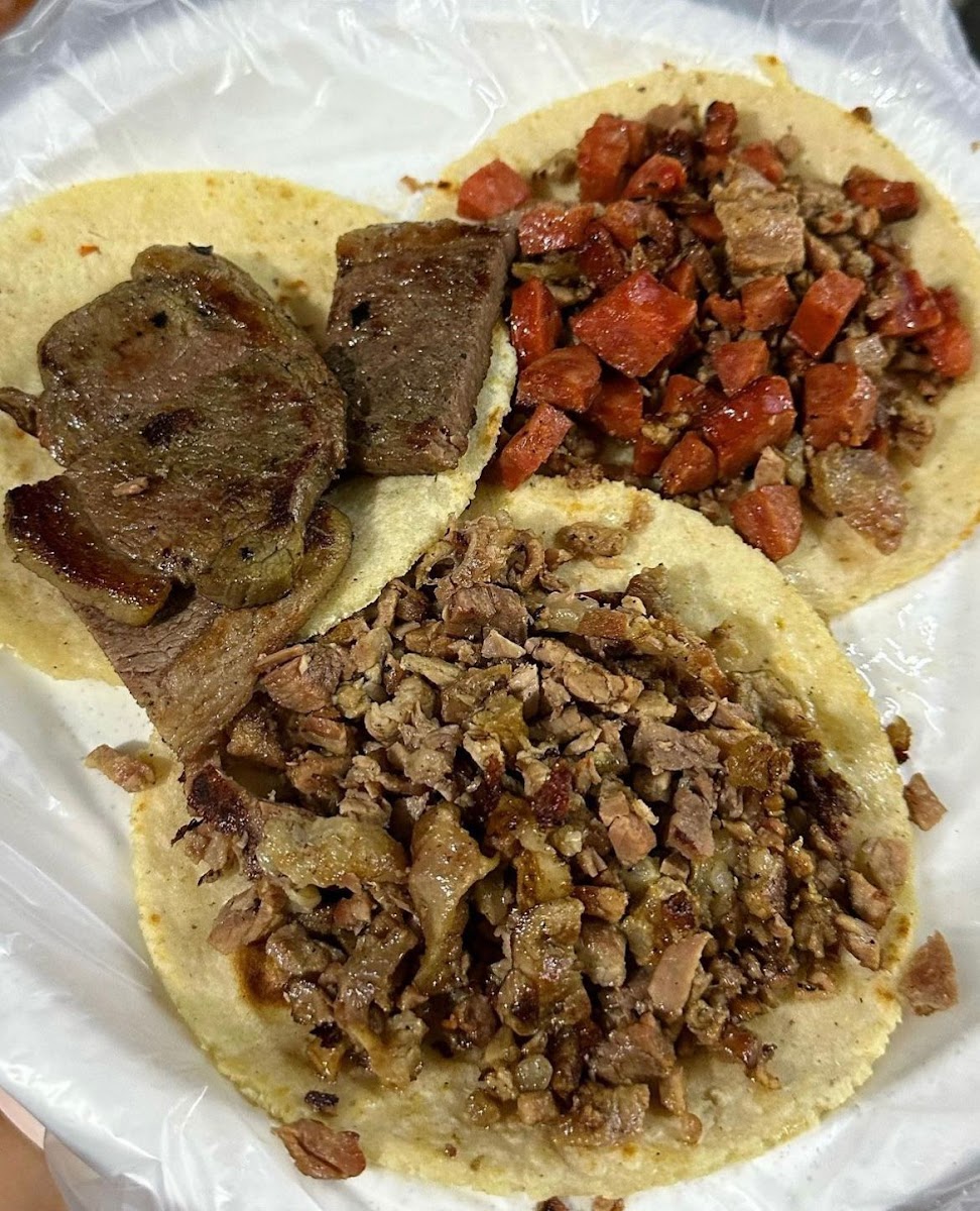 Tacos de asada “Los Carnales” - Photo 7