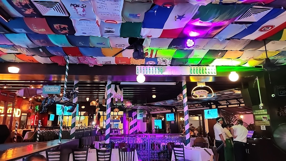 Carlos'n Charlie's - Photo 3