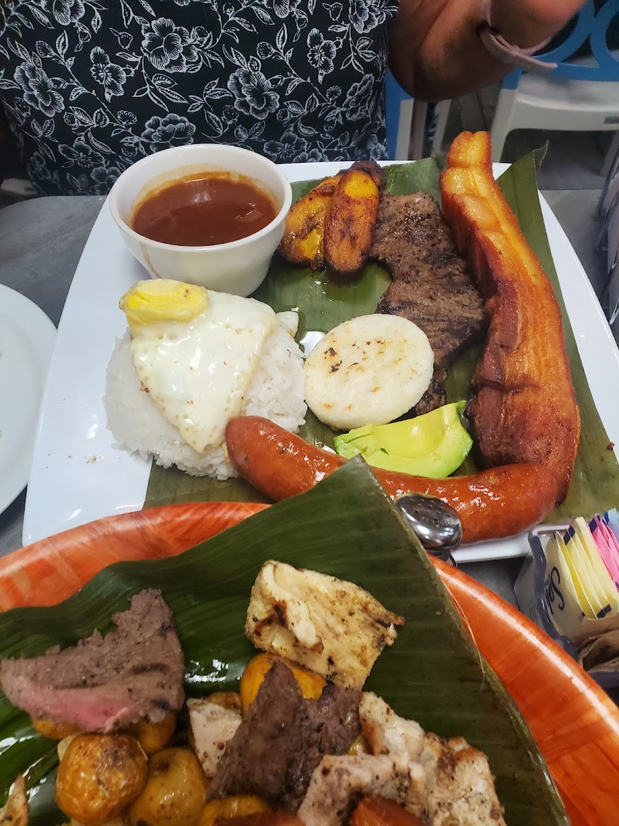 La Colombianita Restaurant - Photo 5
