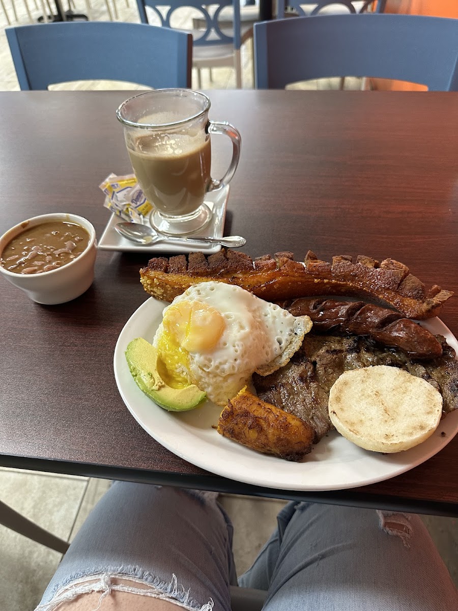 La Colombianita Restaurant - Photo 7