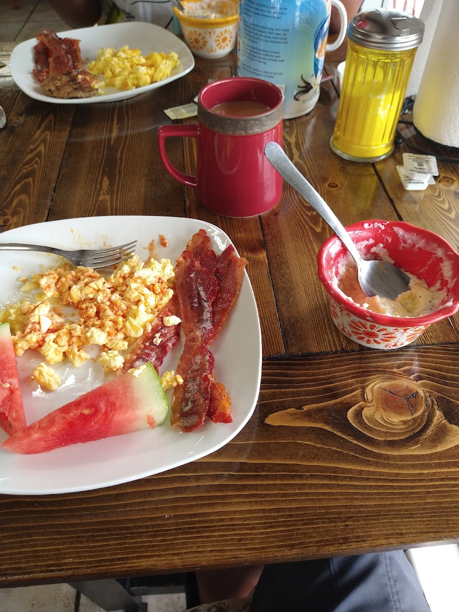 Common Grounds Coffee Shop - Photo 8