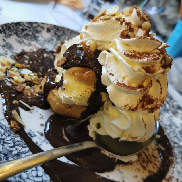 Profiteroles Au Chocolat