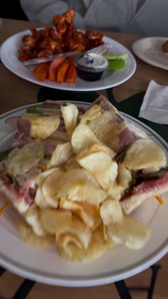 O'Leary's Pub & Grub - Photo 1