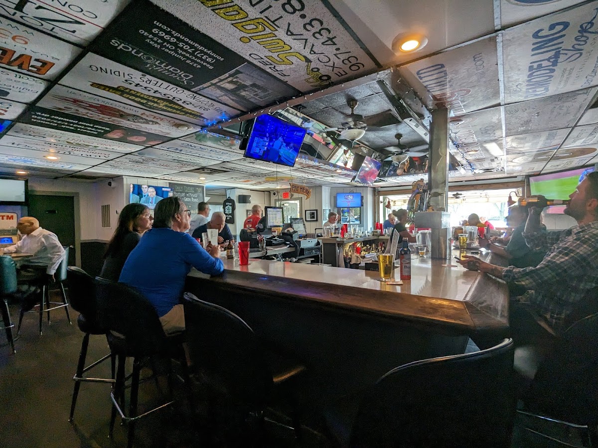 O'Leary's Pub & Grub - Photo 3