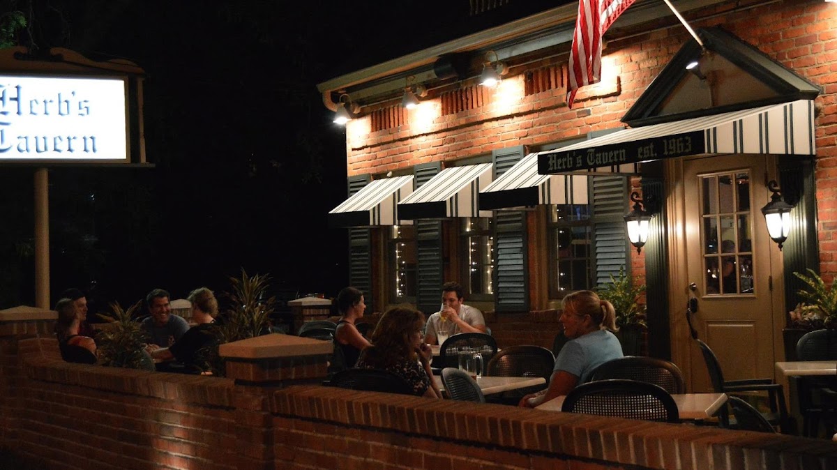 Herb's Tavern - Photo 2