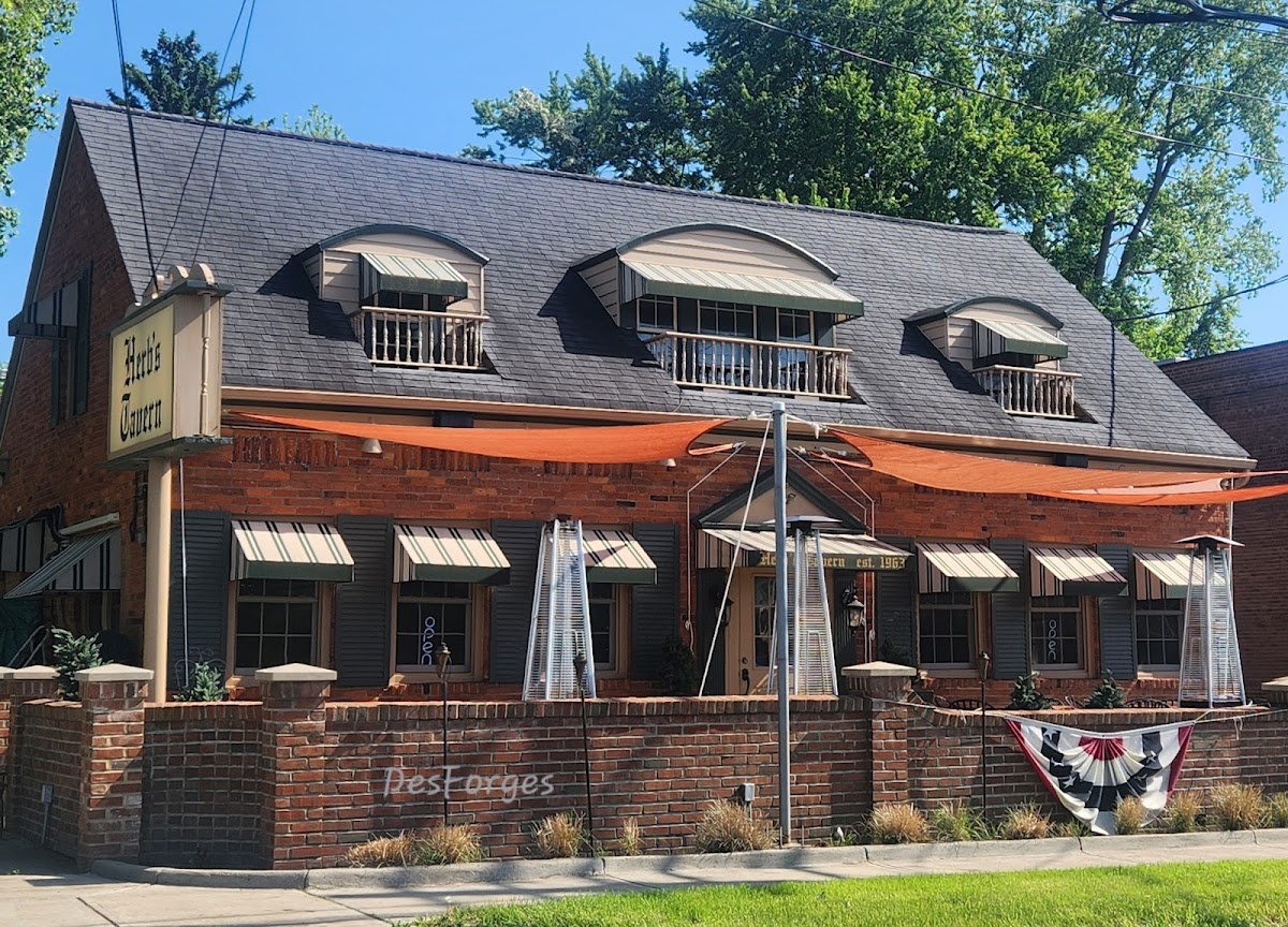 Herb's Tavern - Photo 3
