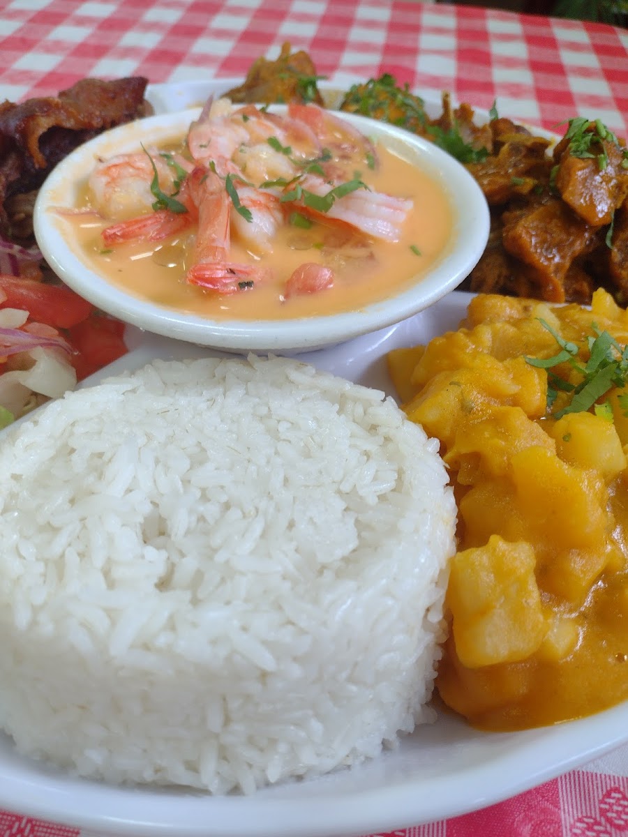 Rinconcito Ecuatoriano Deli - Photo 2
