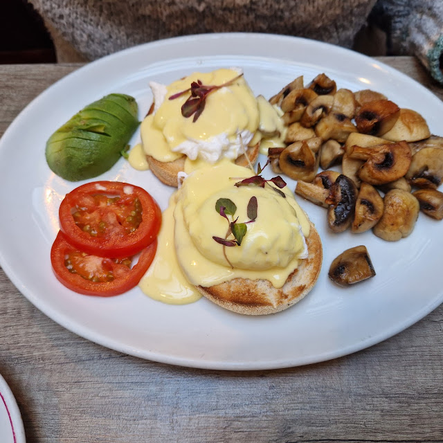Eggs Benedict
