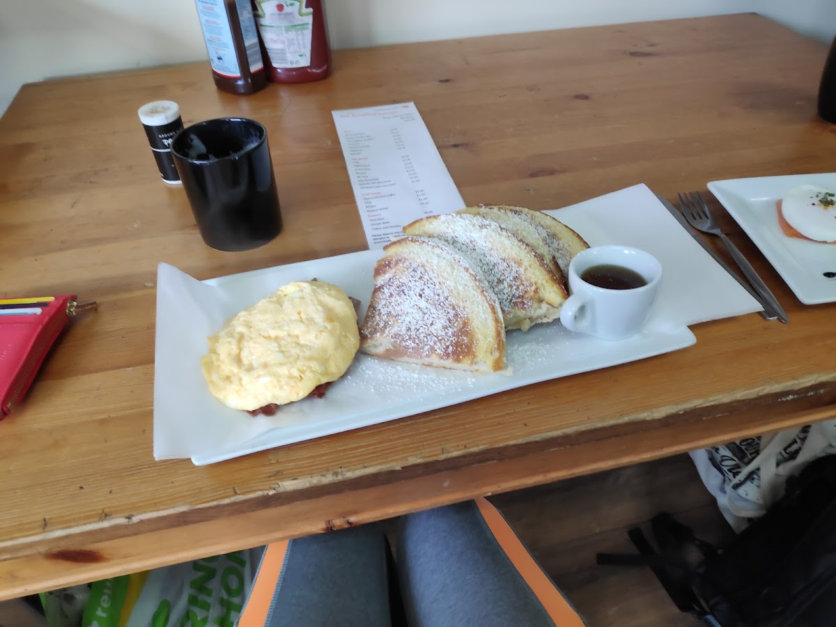The Breakfast Lounge - Photo 7