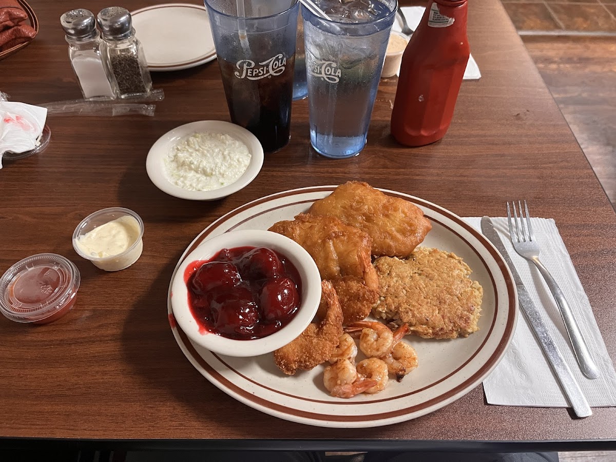 The Hidd'n Valley Restaurant - Photo 4
