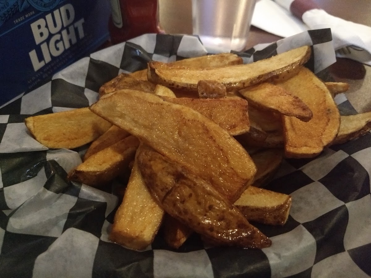 Commerce Sports Bar and Grill - Photo 4