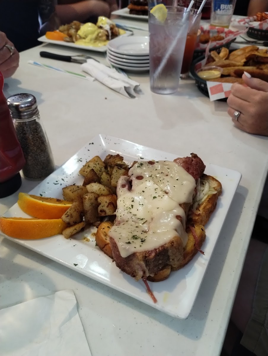 Commerce Sports Bar and Grill - Photo 6