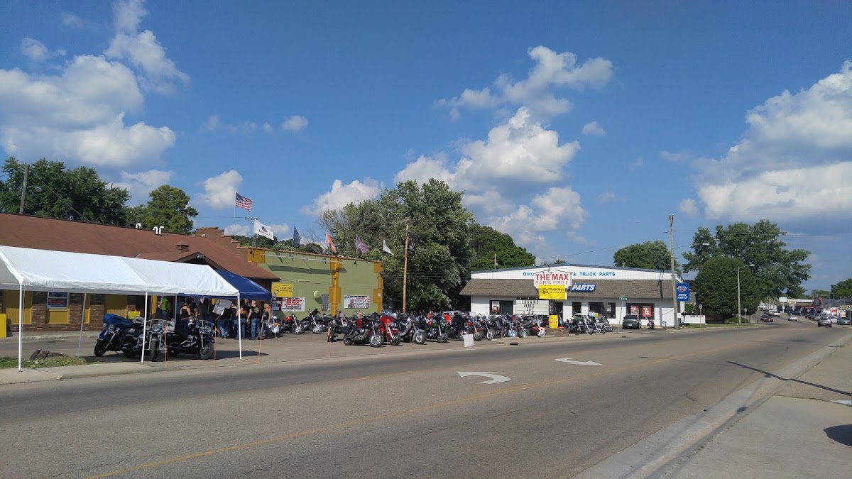 The Max Bar & Grill - Photo 2
