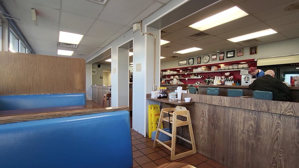 Travis Restaurant - Photo 1