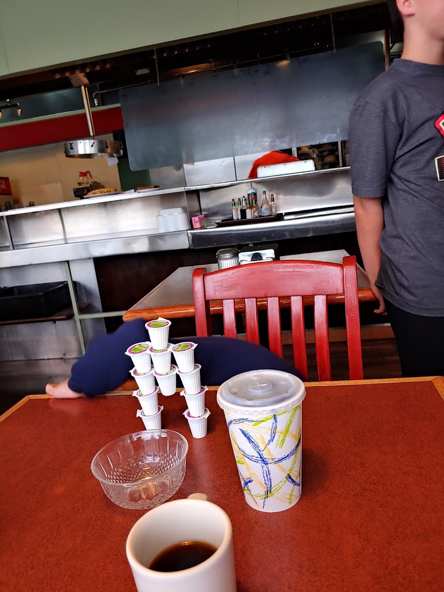 Hill's Coffee Shop - Photo 5