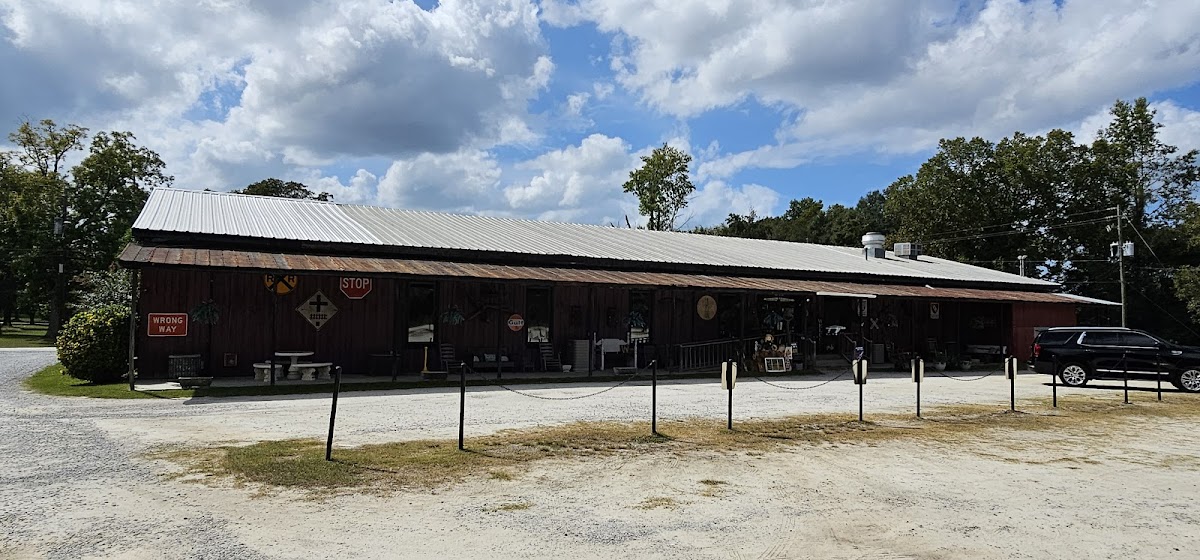 Lynn & Bob's - Photo 2