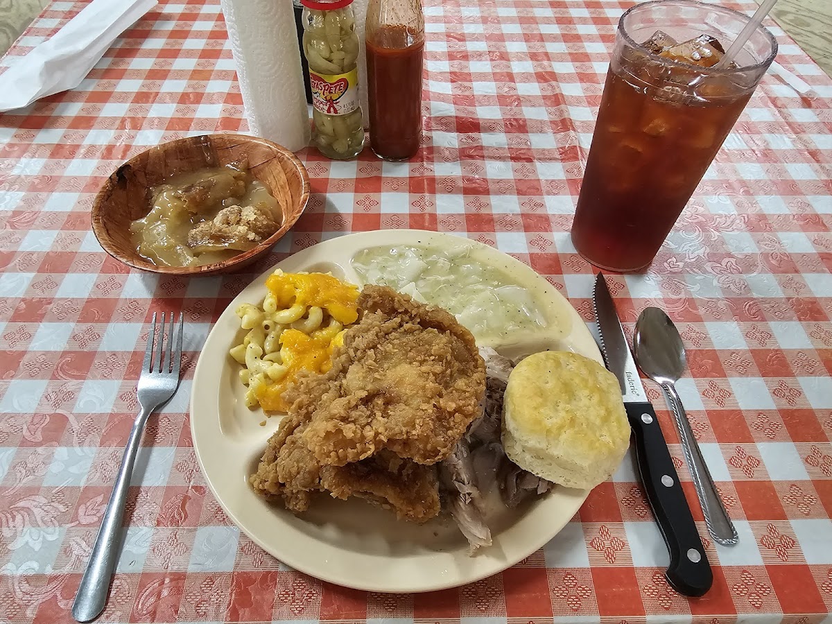 Lynn & Bob's - Photo 5