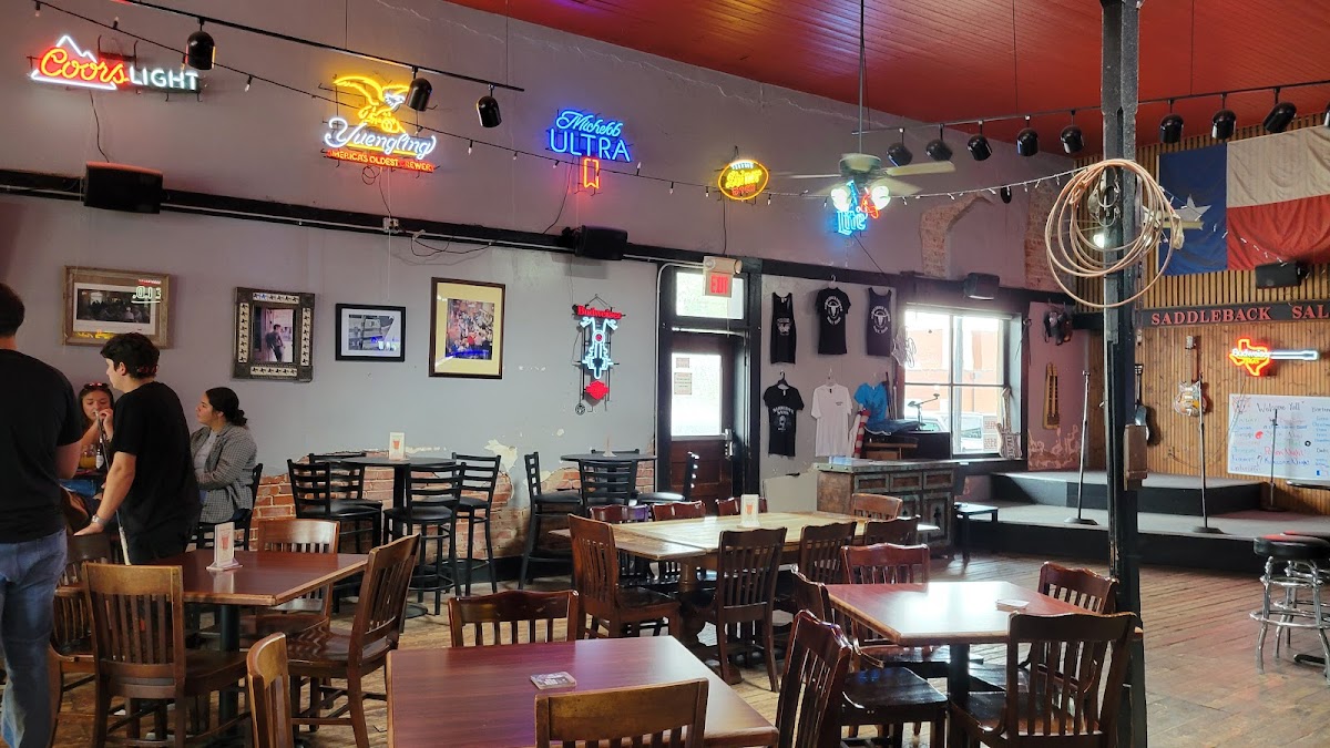 Saddleback saloon - Photo 3