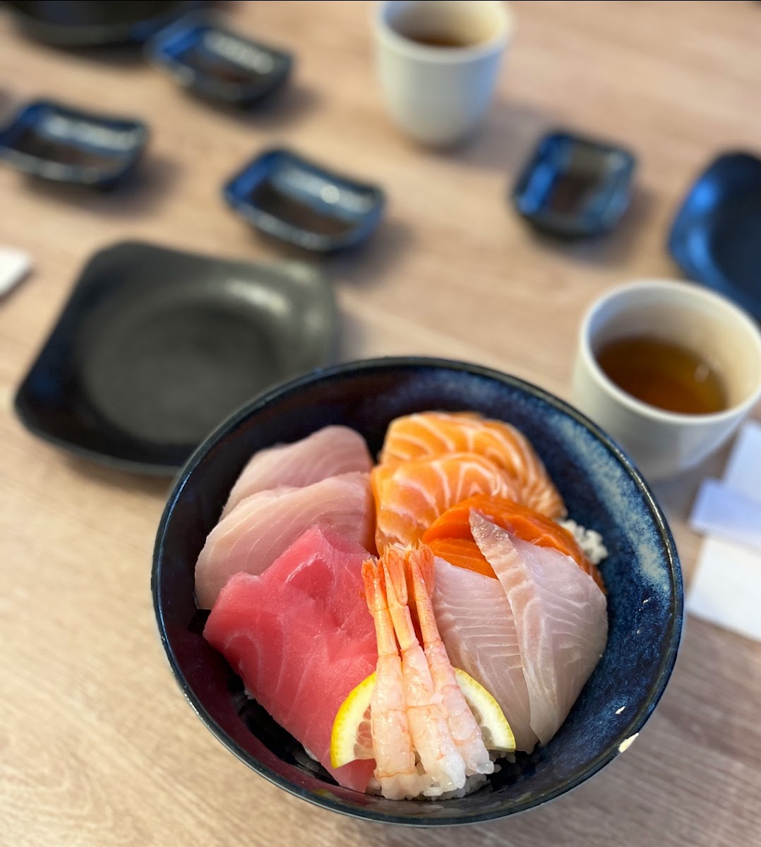 Sushi Hinode Japanese Restaurant - Photo 5