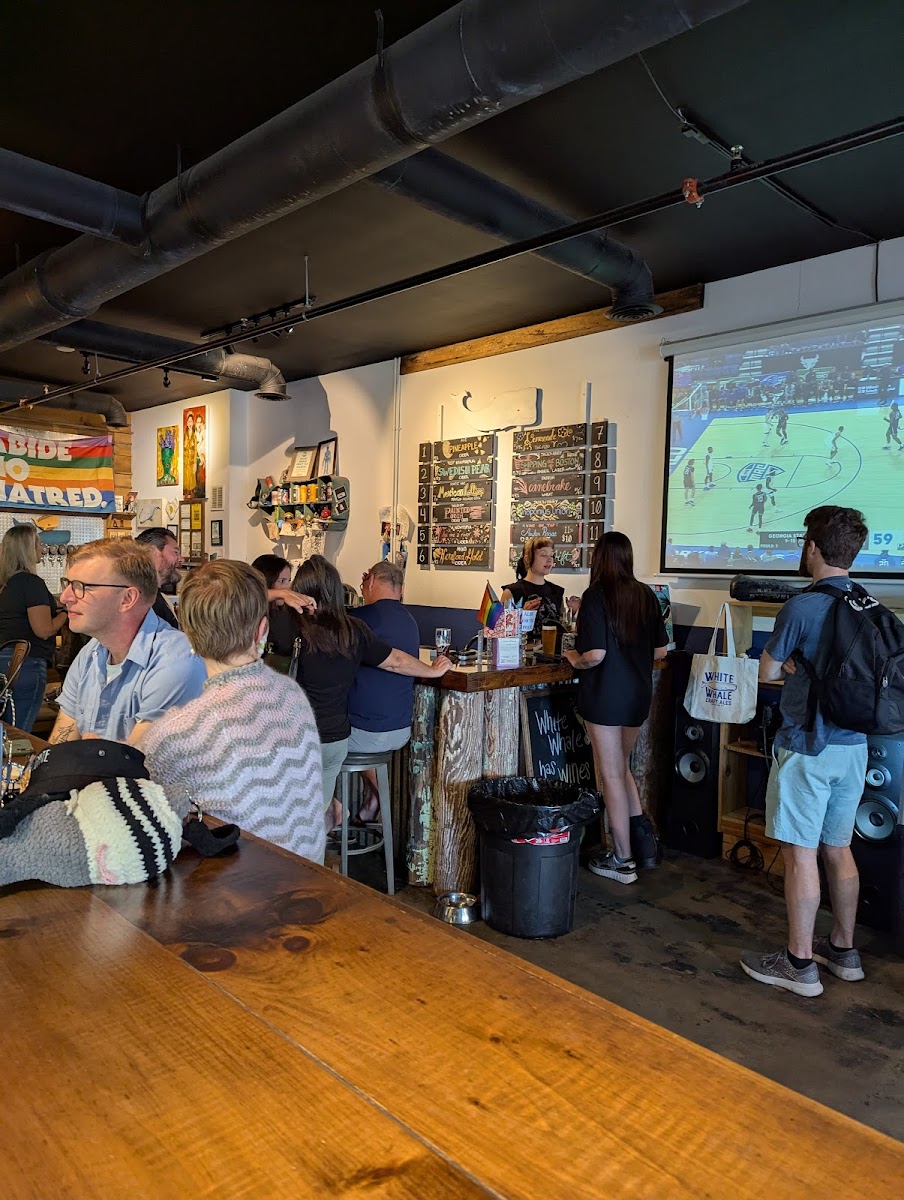 White Whale Craft Ales - Photo 2